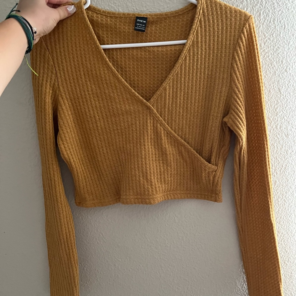 Long sleeve crop top
